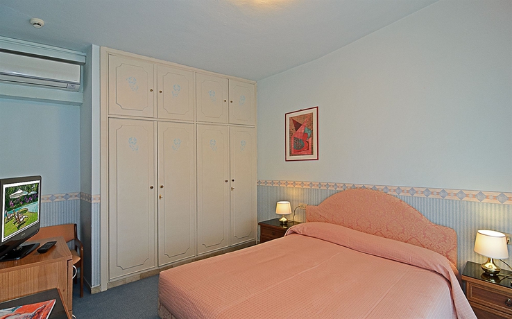 Imagen de la habitación del Hotel Areion. Foto 8