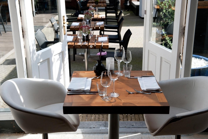 Imagen del bar/restaurante del Hotel Arena, Ámsterdam. Foto 2