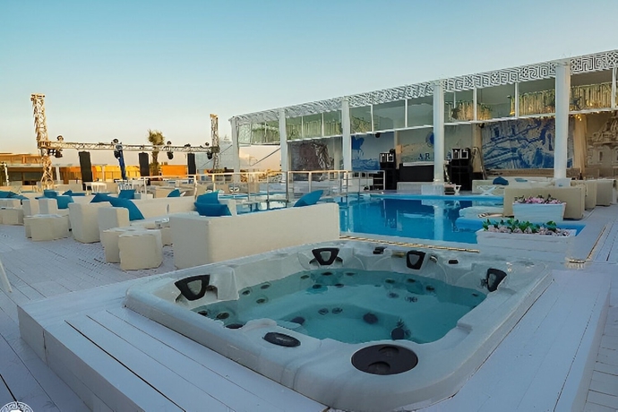 Imagen de la piscina del Hotel Arena Beach Resort. Foto 14