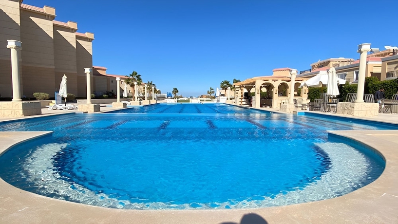 Imagen de la piscina del Hotel Arena Beach Resort. Foto 15