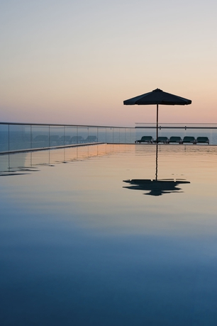 Imagen de la piscina del Hotel Arena By The Beach. Foto 14