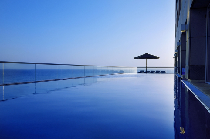 Imagen de la piscina del Hotel Arena By The Beach. Foto 16