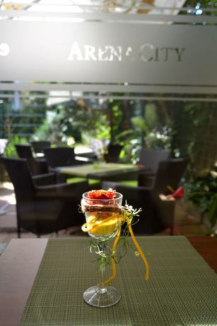 Imagen del bar/restaurante del Hotel Arena City. Foto 2