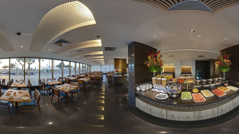 Imagen del bar/restaurante del Hotel Arena Copacabana. Foto 3