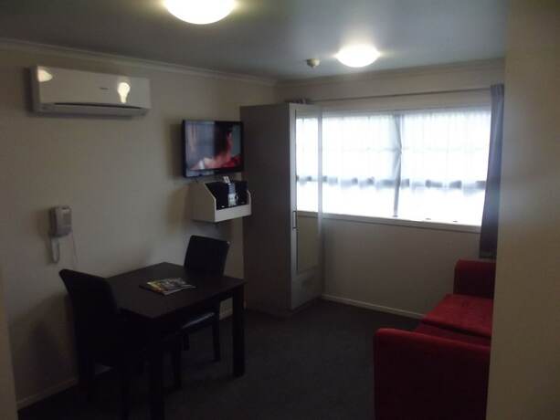 Imagen de la habitación del Hotel Arena Court Motel. Foto 18