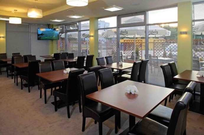 Imagen del bar/restaurante del Hotel Arena Expo. Foto 15