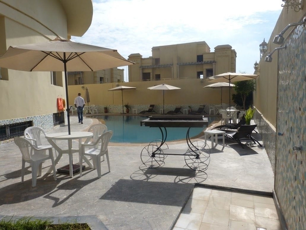 Imagen de la piscina del Hotel Arena Fes. Foto 15