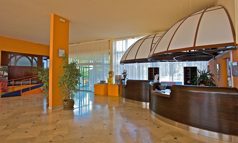 Imagen de los interiores del Hotel Arena Holiday. Foto 10