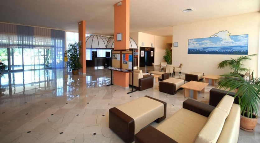 Imagen de los interiores del Hotel Arena Holiday. Foto 11