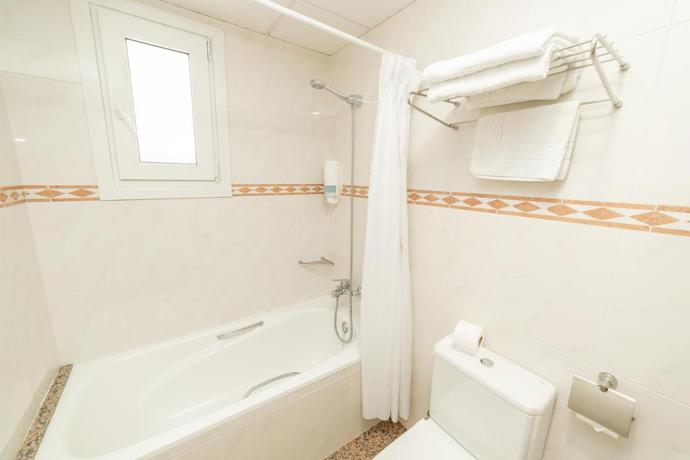 Imagen de la habitación del Hotel Arena Prado. Foto 6