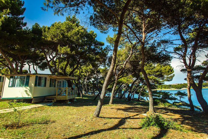 Imagen de la habitación del Hotel Arena Stoja Camping Homes. Foto 2