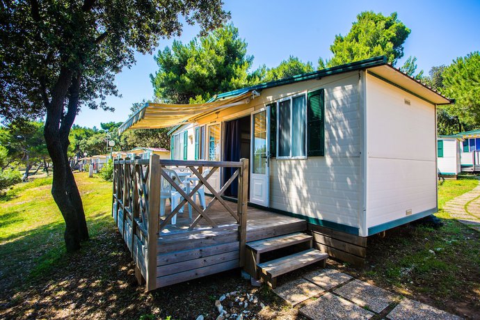Imagen de la habitación del Hotel Arena Stoja Camping Homes. Foto 11
