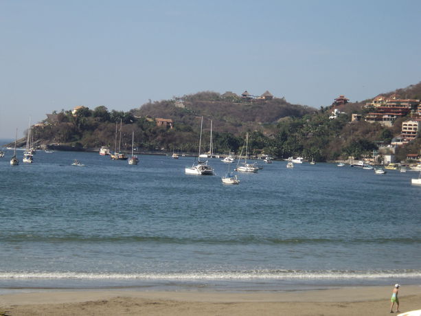 Imagen de la habitación del Hotel Arena Suites, Zihuatanejo. Foto 2