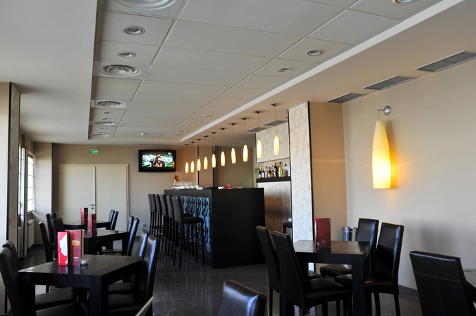 Imagen del bar/restaurante del Hotel Arena, Targu-Mures. Foto 5