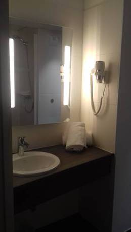 Imagen de la habitación del Hotel Arena Toulouse. Foto 9