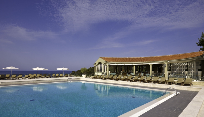 Imagen de la piscina del Hotel Arena Verudela Beach Apartments. Foto 15