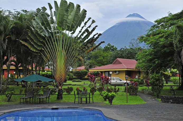 Imagen de la piscina del Hotel Arenal Country Inn. Foto 14