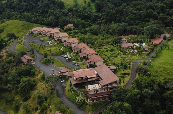 Imagen de los exteriores del Hotel Arenal Kioro Suites and Spa. Foto 11