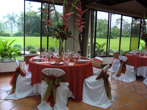 Imagen de los interiores del Hotel Arenal Manoa and Hot Springs Resort. Foto 1