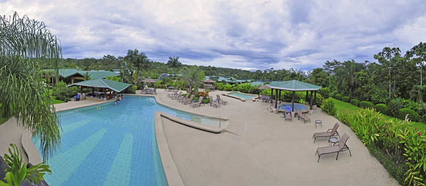 Imagen de la piscina del Hotel Arenal Manoa and Hot Springs Resort. Foto 5