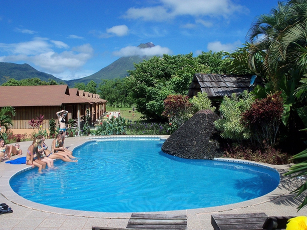 Imagen de la piscina del Hotel Arenal Montechiari. Foto 16