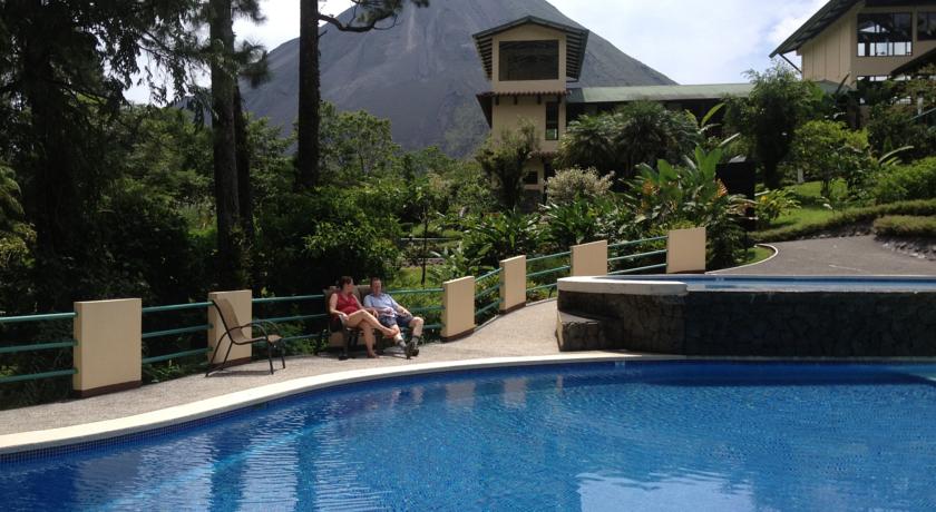 Imagen de la piscina del Hotel Arenal Observatory Lodge and Trails. Foto 10