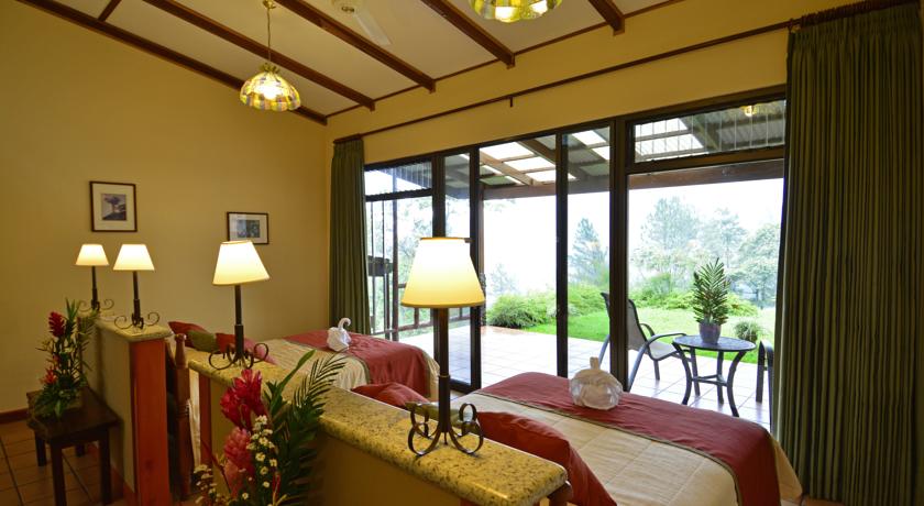 Imagen del bar/restaurante del Hotel Arenal Observatory Lodge and Trails. Foto 2