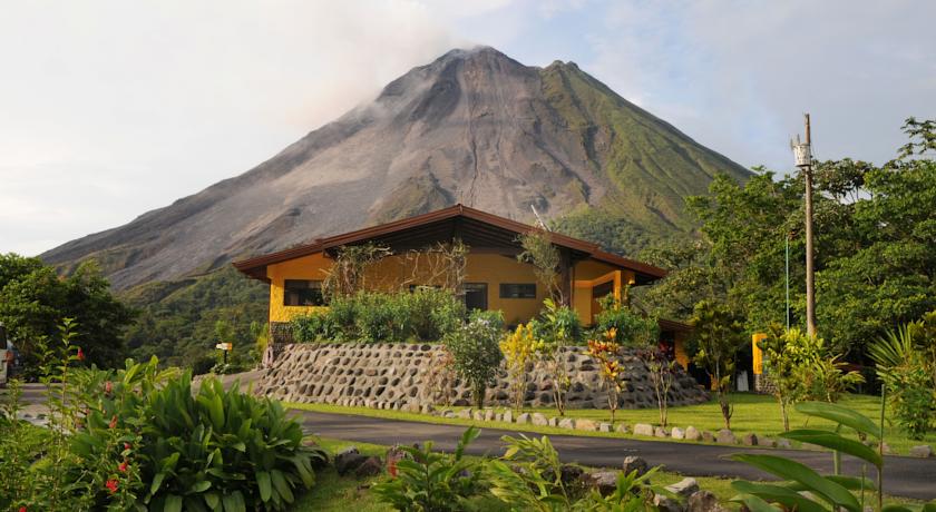 Imagen de los exteriores del Hotel Arenal Observatory Lodge and Trails. Foto 4