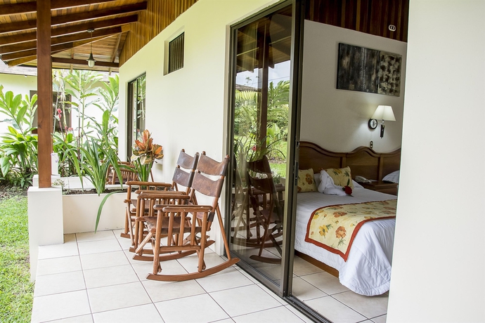 Imagen de los exteriores del Hotel Arenal Paraíso Resort and Thermo Mineral Hot Springs. Foto 5