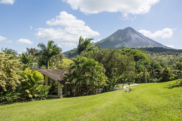 Imagen de los exteriores del Hotel Arenal Paraíso Resort and Thermo Mineral Hot Springs. Foto 9