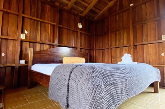 Imagen de la habitación del Hotel Arenal Roca Lodge. Foto 5