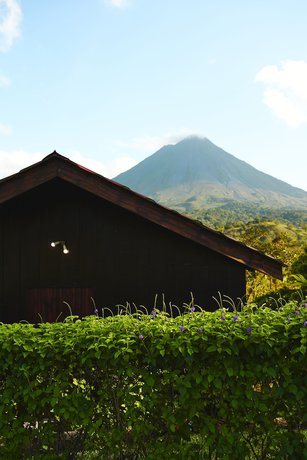 Imagen general del Hotel Arenal Roca Lodge. Foto 2
