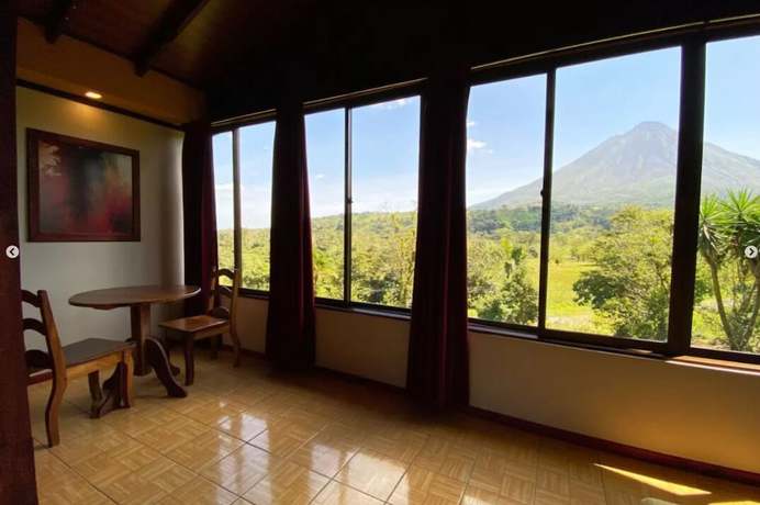 Imagen de la habitación del Hotel Arenal Roca Lodge. Foto 6
