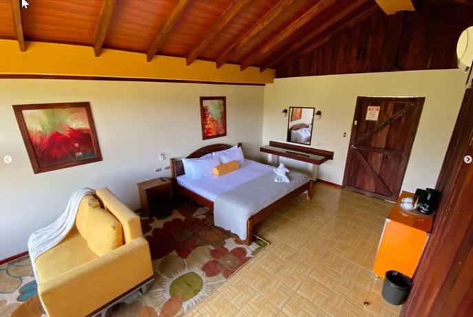 Imagen de la habitación del Hotel Arenal Roca Lodge. Foto 11