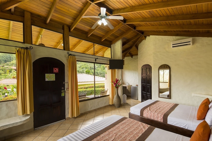 Imagen de la habitación del Hotel Arenal Volcano Inn. Foto 9