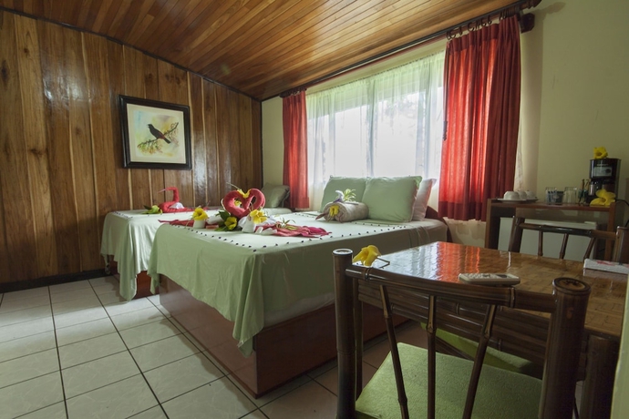 Imagen de la habitación del Hotel Arenal Waterfall Lodge. Foto 3