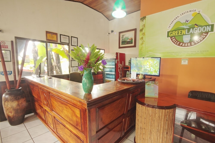 Imagen de los interiores del Hotel Arenal Waterfall Lodge. Foto 19