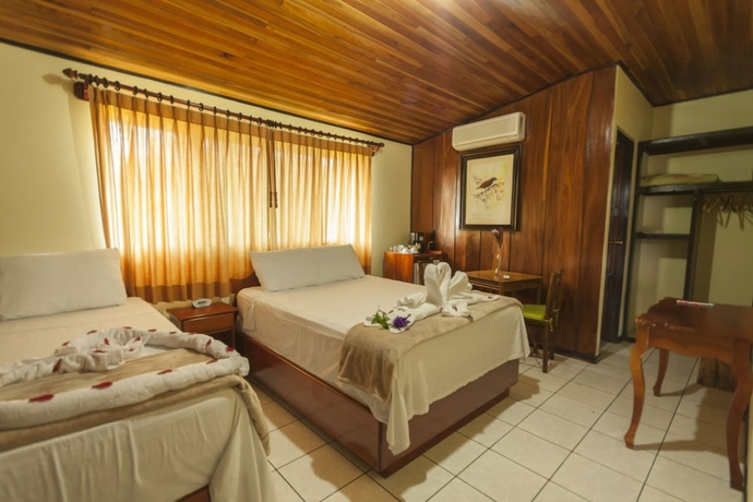 Imagen de la habitación del Hotel Arenal Waterfall Lodge. Foto 12