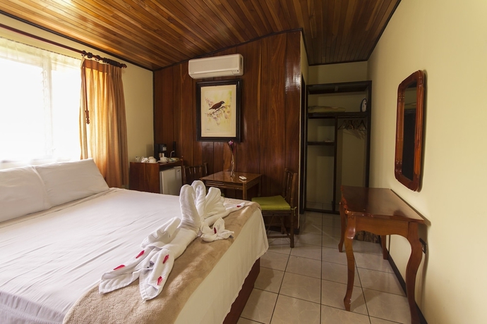 Imagen de la habitación del Hotel Arenal Waterfall Lodge. Foto 14