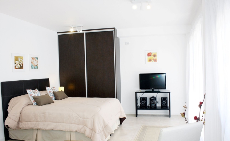 Imagen de la habitación del Hotel Arenales Suites. Foto 4