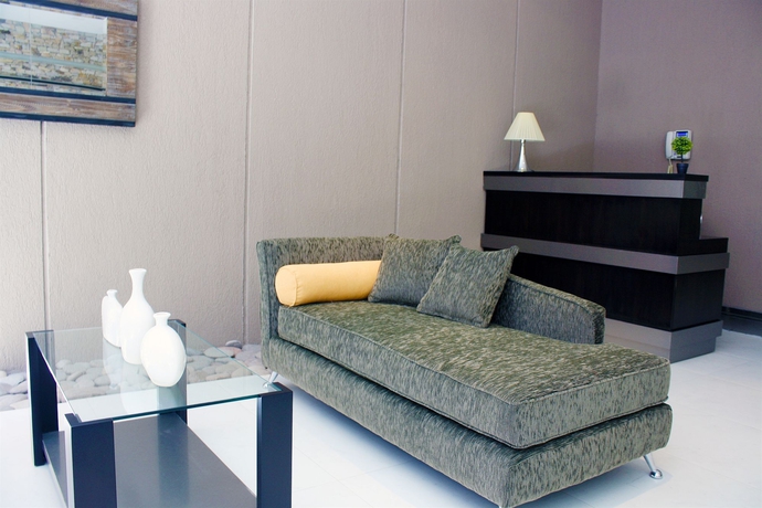 Imagen de los interiores del Hotel Arenales Suites. Foto 16