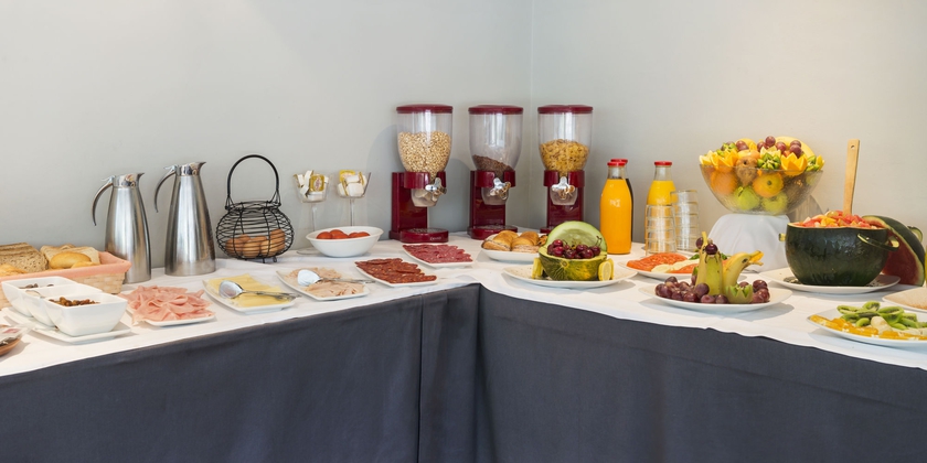 Imagen del bar/restaurante del Hotel Arenas Atiram Hotels. Foto 2