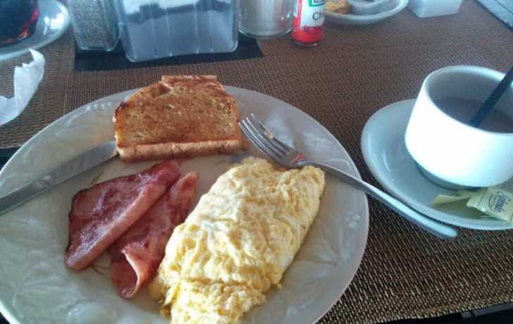 Imagen del bar/restaurante del Hotel Arenas Beach. Foto 5