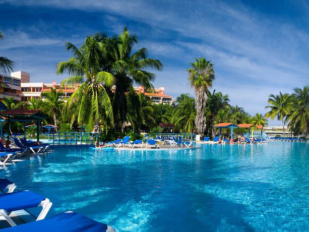 Imagen de la piscina del Hotel Arenas Blancas. Foto 7