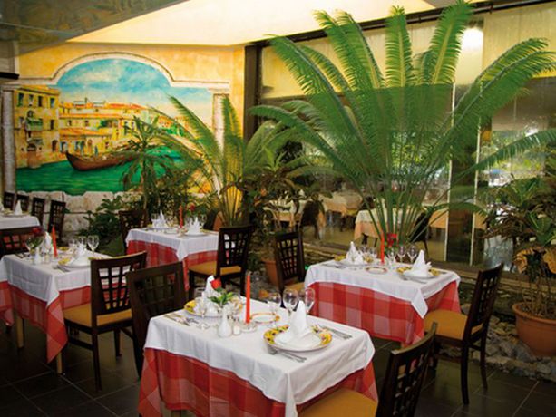 Imagen del bar/restaurante del Hotel Arenas Blancas. Foto 3