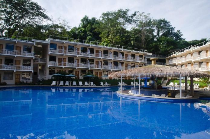 Imagen de la piscina del Hotel Arenas En Punta Leona. Foto 11