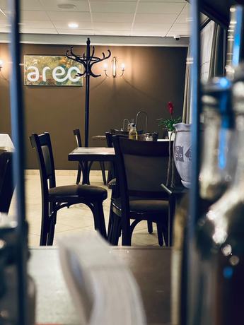 Imagen del bar/restaurante del Hotel Areo and Restaurant. Foto 5