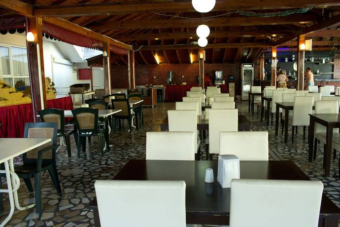 Imagen del bar/restaurante del Hotel Ares City. Foto 16