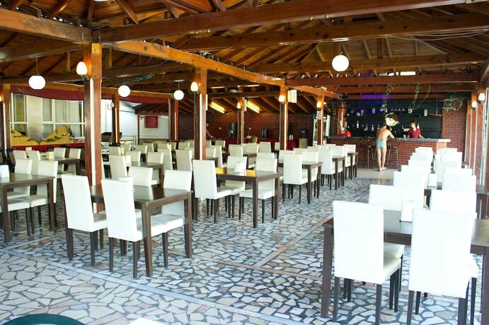 Imagen del bar/restaurante del Hotel Ares City. Foto 19