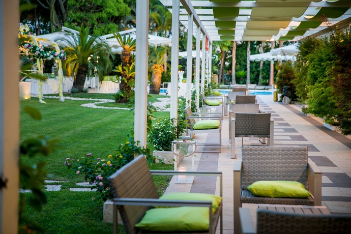 Imagen de los exteriores del Hotel Ares, Pontinia. Foto 12